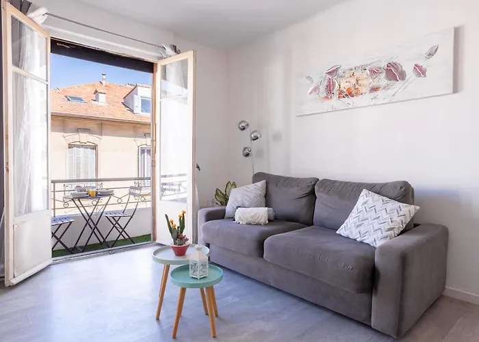 Cannes Centre Apartment With A Balcony